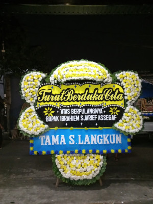 Papan Bunga Duka di Tebing Syahbandar