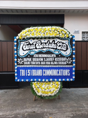 Papan Bunga Duka di Tebing Syahbandar